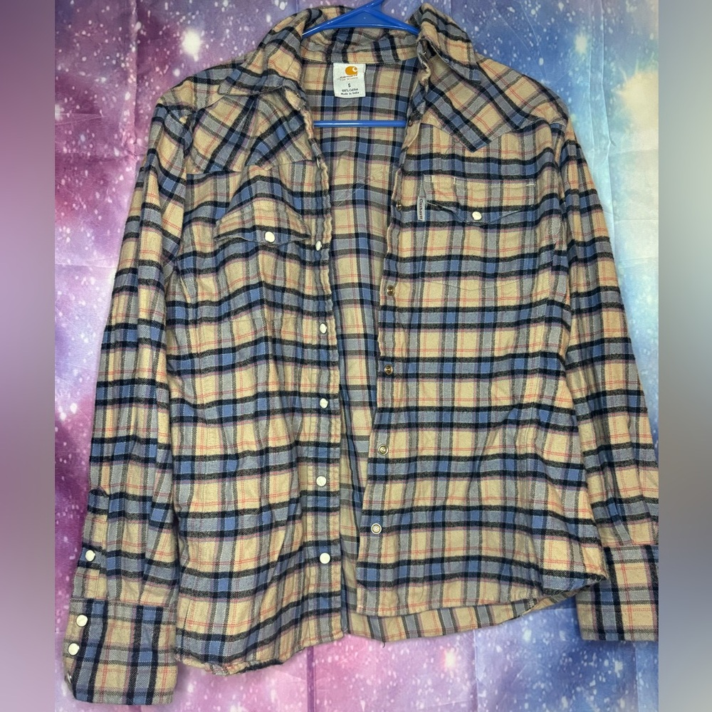 Carhartt plaid button down shirt 🛍